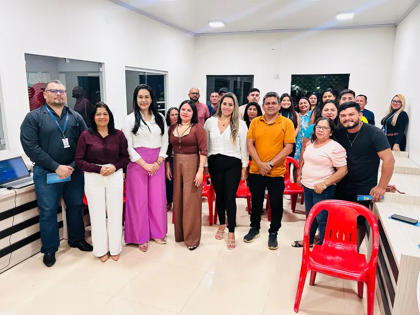 Autoridades e público de Santarém Novo 