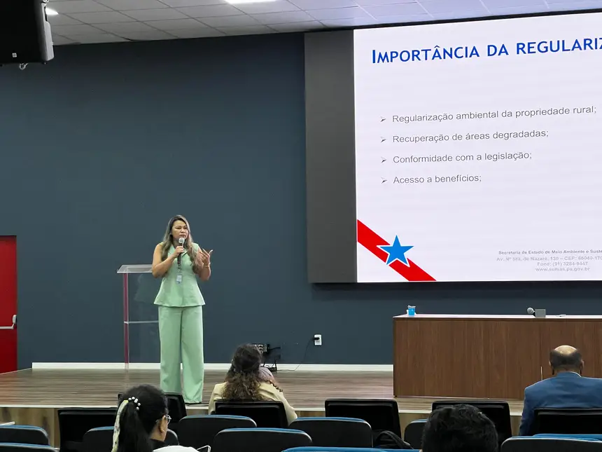 diretora Maximira Costa