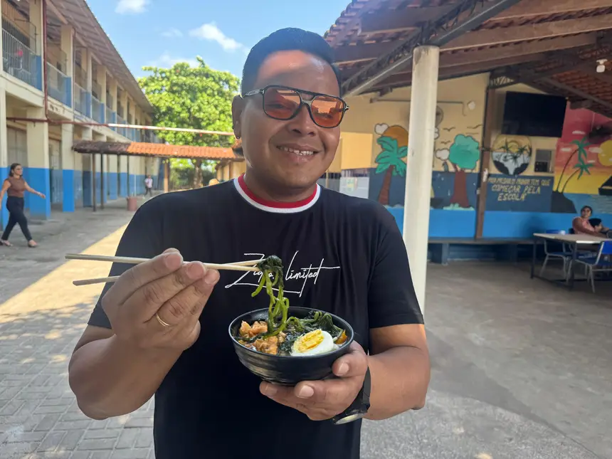 O diretor da escola, Máximo Rogério 