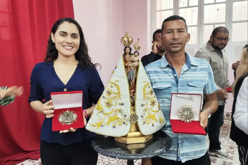 Proprietários e decoradores com o prêmio Carlos Rocque 2025