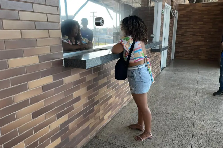 Primeira usuária da bilheteria