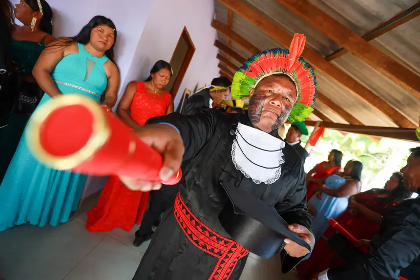 Demoro Xikrin, formando <div class='credito_fotos'>Foto: Marcelo Lelis / Ag. Pará   |   <a href='/midias/2025/originais/20251104100844-GF00025376-F00462809.jpg' download><i class='fa-solid fa-download'></i> Download</a></div>