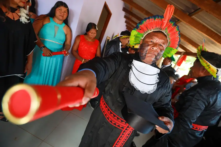 Demoro Xikrin, formando <div class='credito_fotos'>Foto: Marcelo Lelis / Ag. Pará   |   <a href='/midias/2025/originais/20251104100847-GF00025376-F00462810.jpg' download><i class='fa-solid fa-download'></i> Download</a></div>