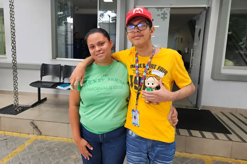 Ana Karolina Dias, mãe de Ronaldo Kauã, de 15 anos