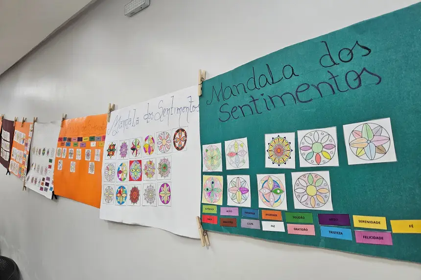 Mural no Cetea expõe trabalhos realizados com os cuidadores