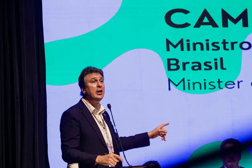 Ministro da Educação, Camilo Santana <div class='credito_fotos'>Foto: Pedro Guerreiro / Ag. Pará   |   <a href='/midias/2025/originais/20251112172607-GF00025475-F00466307.jpg' download><i class='fa-solid fa-download'></i> Download</a></div>