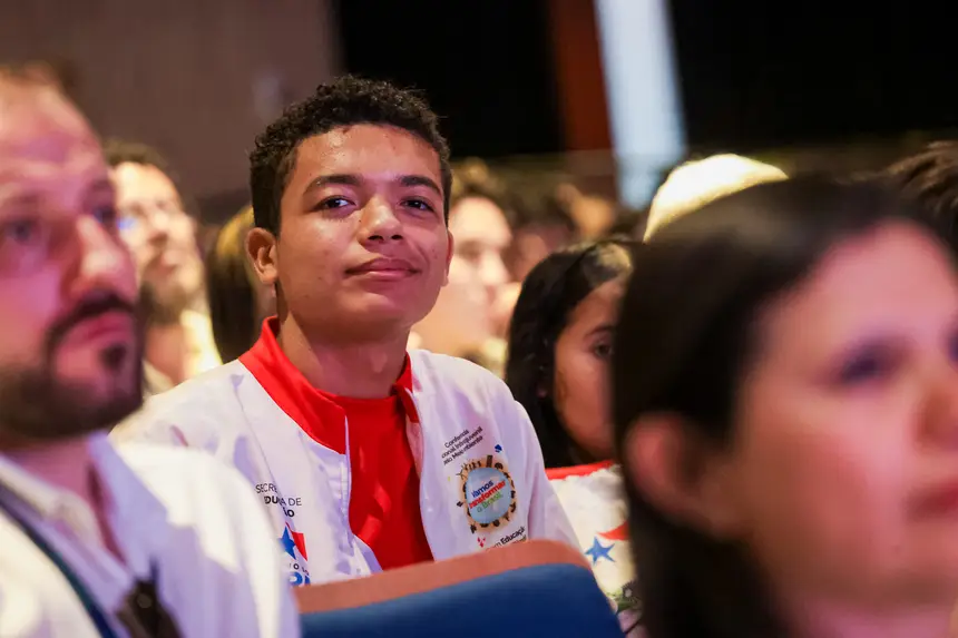 Allan Jefferson, estudante da rede estadual <div class='credito_fotos'>Foto: Pedro Guerreiro / Ag. Pará   |   <a href='/midias/2025/originais/20251112172617-GF00025475-F00466312.jpg' download><i class='fa-solid fa-download'></i> Download</a></div>