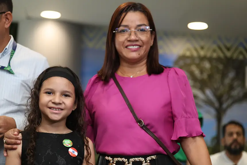 Elen oliveira e Ana Lígia <div class='credito_fotos'>Foto: Bruno Cruz / Ag. Pará   |   <a href='/midias/2025/originais/20251117123133-GF00025559-F00468847.jpg' download><i class='fa-solid fa-download'></i> Download</a></div>