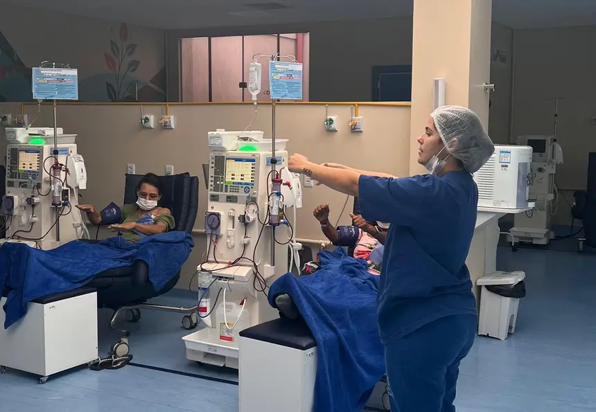 Projeto promove sessões de reabilitação com usuários do Centro de Hemodiálise do HGT.