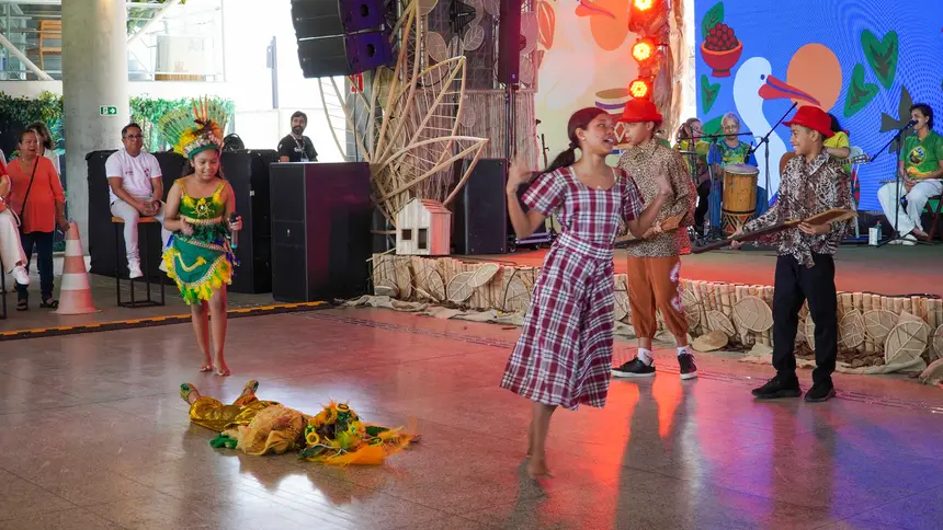  <div class='credito_fotos'>Foto: Vinicius Pinto / Ag. Pará   |   <a href='/midias/2025/originais/20251118140112-GF00025594-F00469679.jpg' download><i class='fa-solid fa-download'></i> Download</a></div>