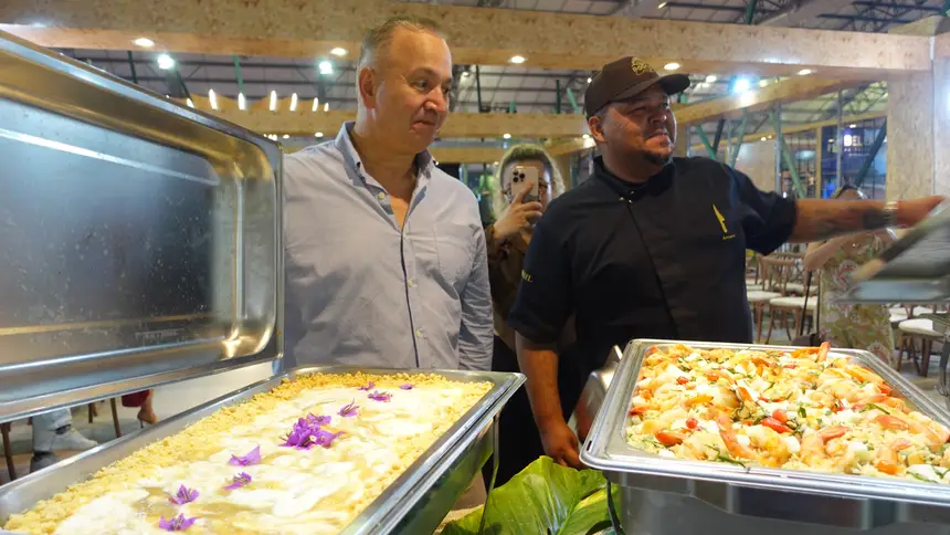 Secretário de Turismo do Pará, Eduardo Costa, e o chef Arturo Báez 