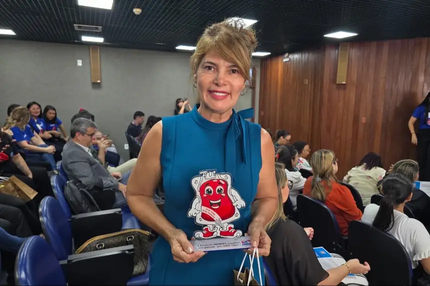 Doadora aniversariante homenageada pelo compromisso com a causa.