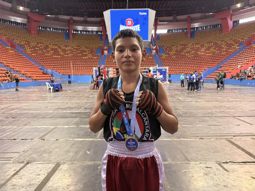 Kayllon Silva, 14 anos, medalha de ouro da noite, também celebrou a conquista