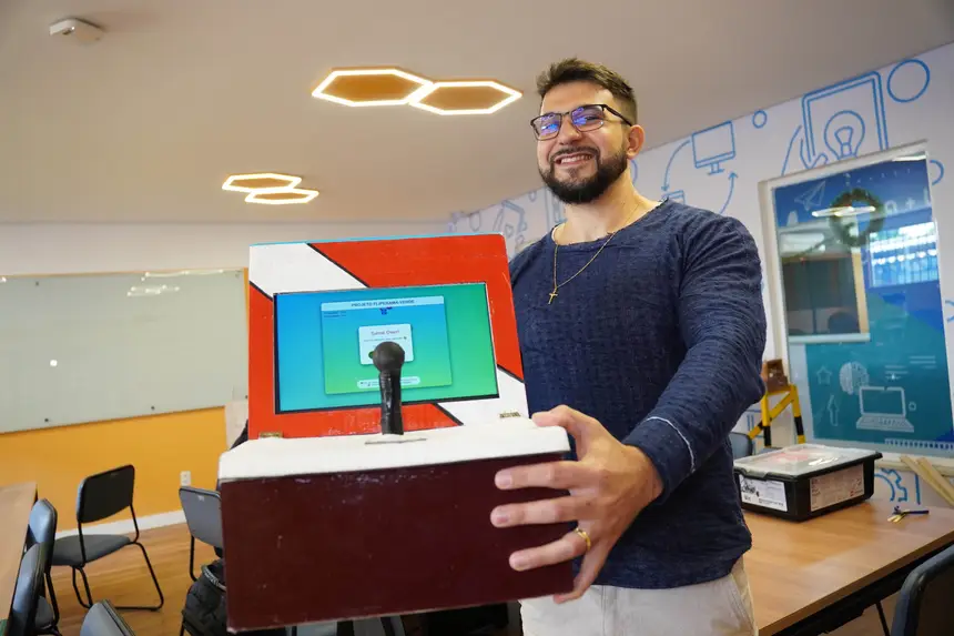 Prof Lennon Pereira  <div class='credito_fotos'>Foto: João Caio / Ag. Pará   |   <a href='/midias/2025/originais/20251203121748-GF00025757-F00474086.jpg' download><i class='fa-solid fa-download'></i> Download</a></div>