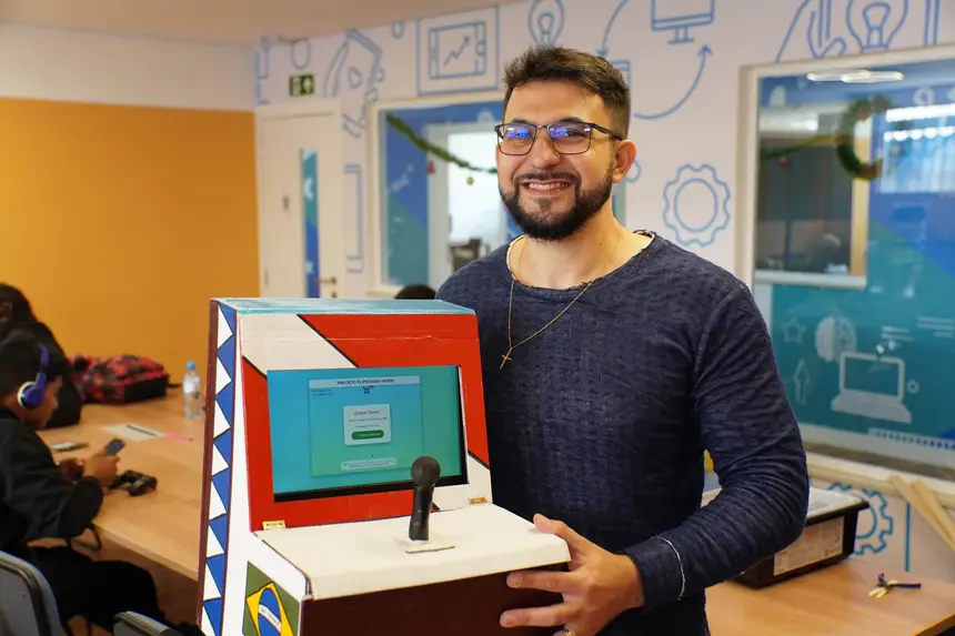 Prof Lennon Pereira  <div class='credito_fotos'>Foto: João Caio / Ag. Pará   |   <a href='/midias/2025/originais/20251203121753-GF00025757-F00474088.jpg' download><i class='fa-solid fa-download'></i> Download</a></div>