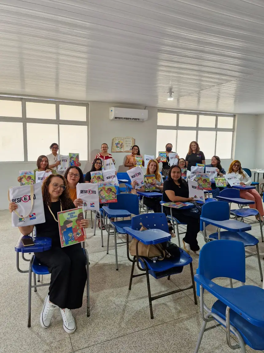 O kit pedagógico entregue pelo Detran a cada professor inclui cadernos, jogos educativos, ecobag e a revistinha Detranzinho, para ajudar durante os ensinamentos