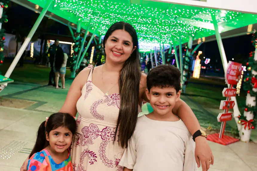 Adriele Machado Corrêa, formanda em pedagogia <div class='credito_fotos'>Foto: Marcelo Lelis / Ag. Pará &nbsp;&nbsp;|&nbsp;&nbsp; <a href='/midias/2025/originais/20251211195151-GF00025856-F00477561.jpg' download><i class='fa-solid fa-download'></i> Download</a></div>