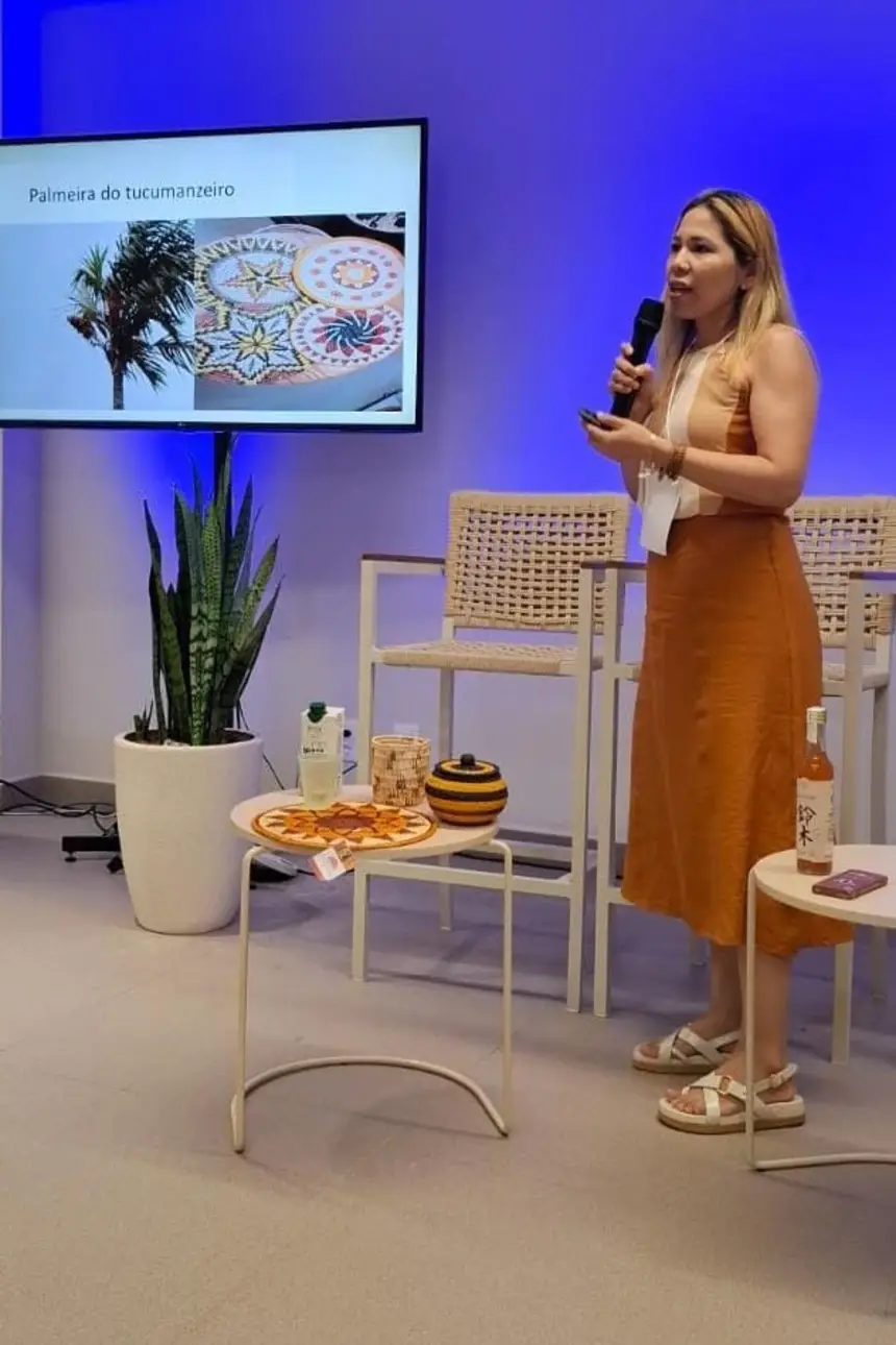 Representante da associação de artesãs de Arapiuns, Neidiane Portela