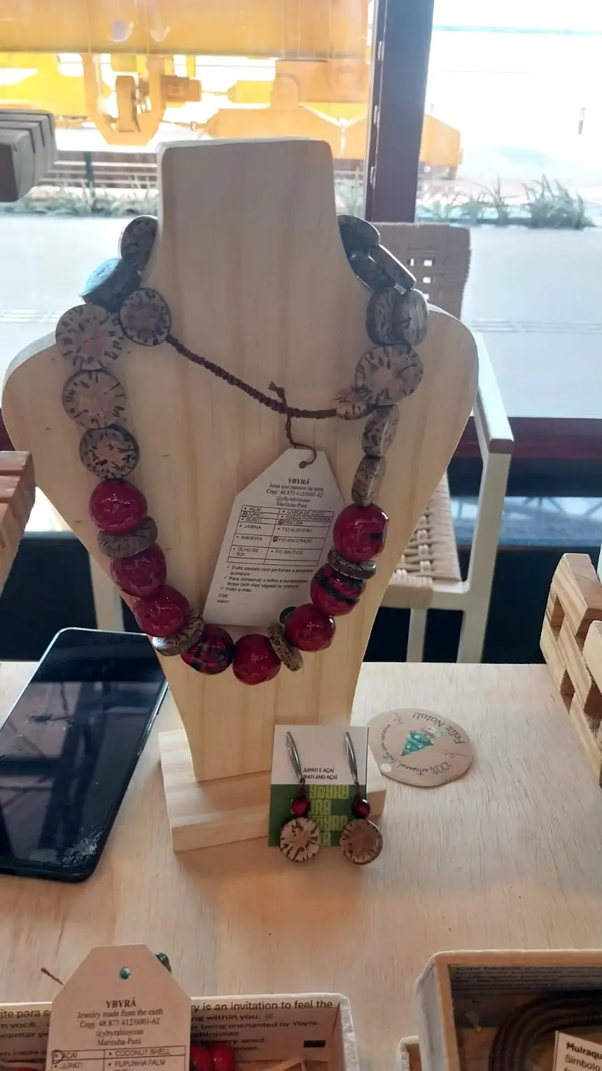 Produtos como biojoias ainda podem ser adquiridos pelo visitante no Sigema