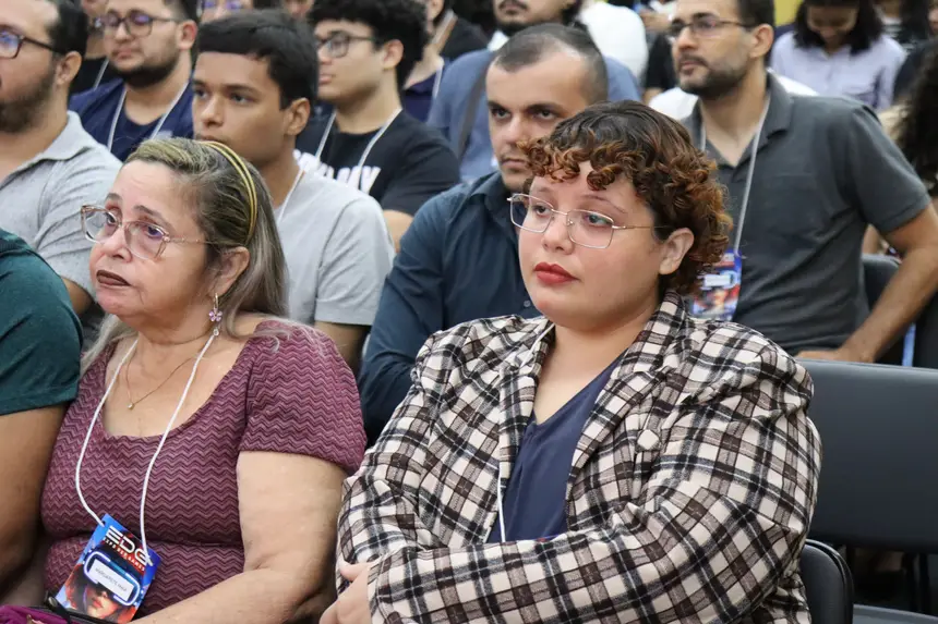 Foto: Ascom Fundação Guamá Bruna Silva é estudante de Computação Gráfica e acompanhou a programação