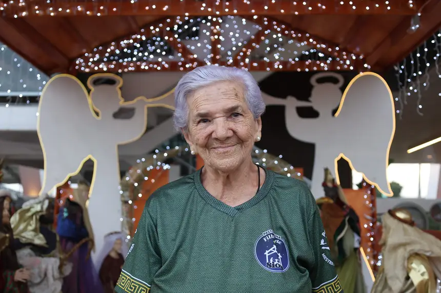 Iracema Oliveira, mestra de cultura (pastorinha sion) <div class='credito_fotos'>Foto: Bruno Cecim / Ag. Pará &nbsp;&nbsp;|&nbsp;&nbsp; <a href='/midias/2025/originais/20251214202114-GF00025866-F00478079.jpg' download><i class='fa-solid fa-download'></i> Download</a></div>