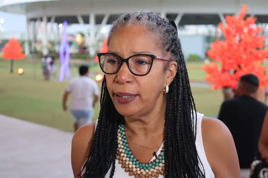 3. Maria Antonia Jiménez, maestra do Coro Carlos Gomes <div class='credito_fotos'>Foto: Bruno Cecim / Ag. Pará &nbsp;&nbsp;|&nbsp;&nbsp; <a href='/midias/2025/originais/20251214202157-GF00025866-F00478088.jpg' download><i class='fa-solid fa-download'></i> Download</a></div>