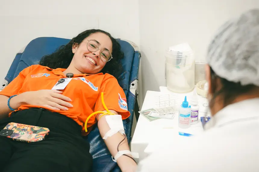A auxiliar administrativa Zaira Benathar doou sangue pela primeira vez na vida: ''Espero que transforme e ajude muitas pessoas. Depois dessa, quero doar várias vezes''