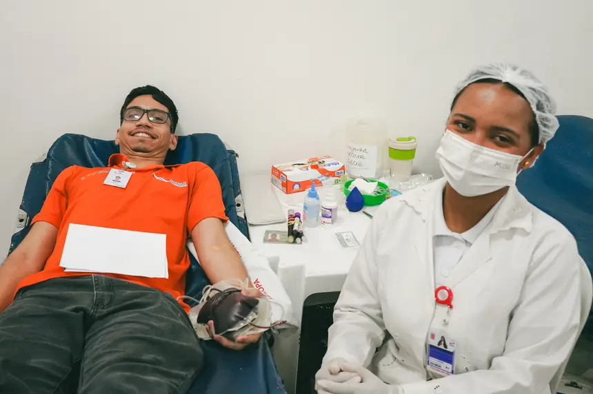 A primeira doação de sangue no CIIR também contou com a participação do colaborador João Mota