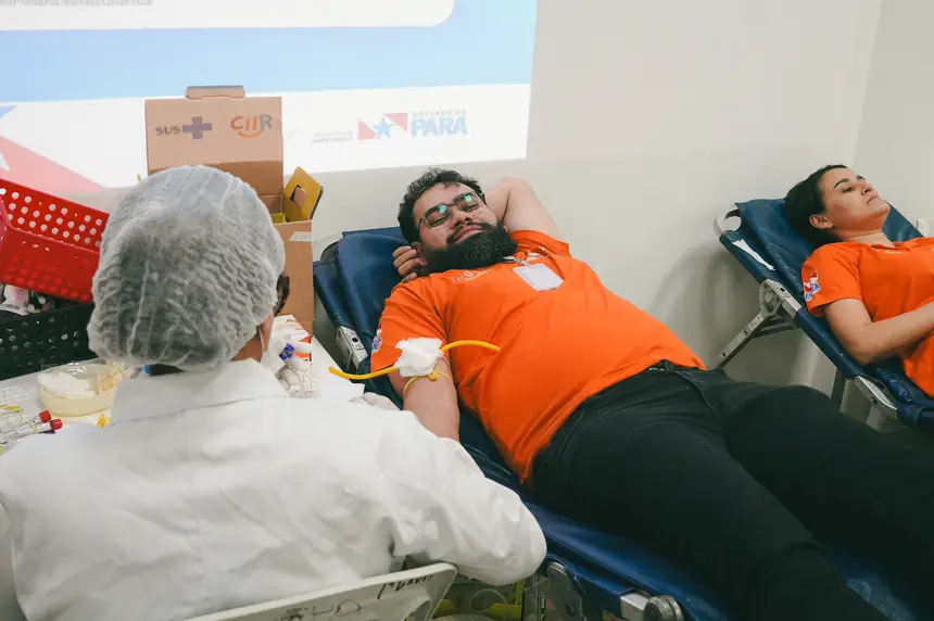 Jackson Lobato em sua segunda doação do ano na instituição