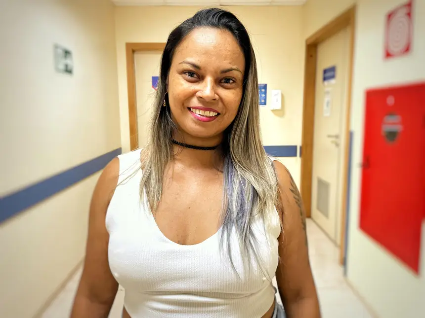 Liliane Almeida afirma que hoje consegue viajar sem interromper o tratamento