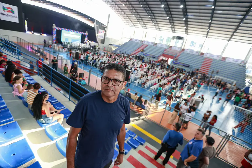 José Martins, servidor público (personagem ginásio) <div class='credito_fotos'>Foto: Marcelo Lelis / Ag. Pará &nbsp;&nbsp;|&nbsp;&nbsp; <a href='/midias/2025/originais/20251218174449-GF00025910-F00479342.jpg' download><i class='fa-solid fa-download'></i> Download</a></div>