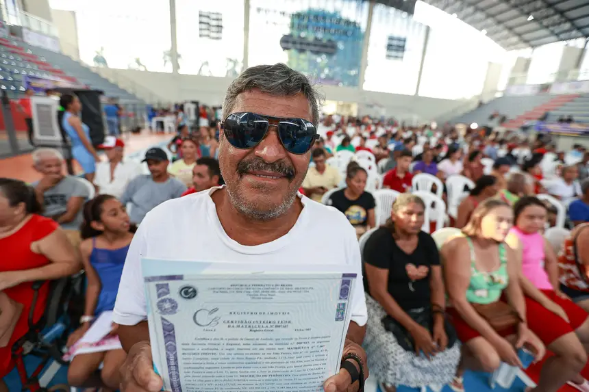Daniel de Andrade, operador de trator <div class='credito_fotos'>Foto: Marcelo Lelis / Ag. Pará &nbsp;&nbsp;|&nbsp;&nbsp; <a href='/midias/2025/originais/20251218174918-GF00025911-F00479372.jpg' download><i class='fa-solid fa-download'></i> Download</a></div>