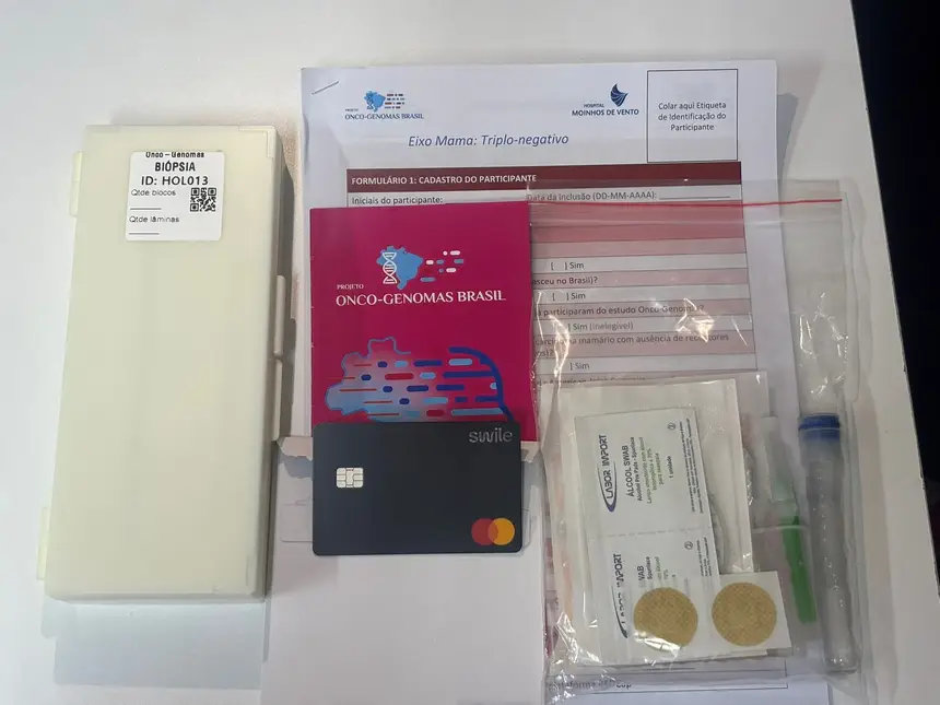 Kits que são distribuídos para os pacientes participantes da pesquisa da oncogenoma Brasil 