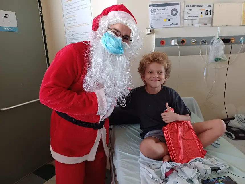 Gabriel comemorou visita do Papai Noel