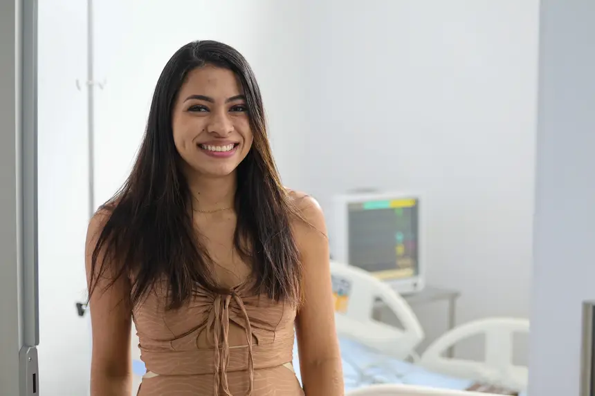 Estefane Rabelo do Nascimento - moradora <div class='credito_fotos'>Foto: Bruno Cruz / Ag. Pará &nbsp;&nbsp;|&nbsp;&nbsp; <a href='/midias/2025/originais/20251229134404-GF00025979-F00481313.jpg' download><i class='fa-solid fa-download'></i> Download</a></div>