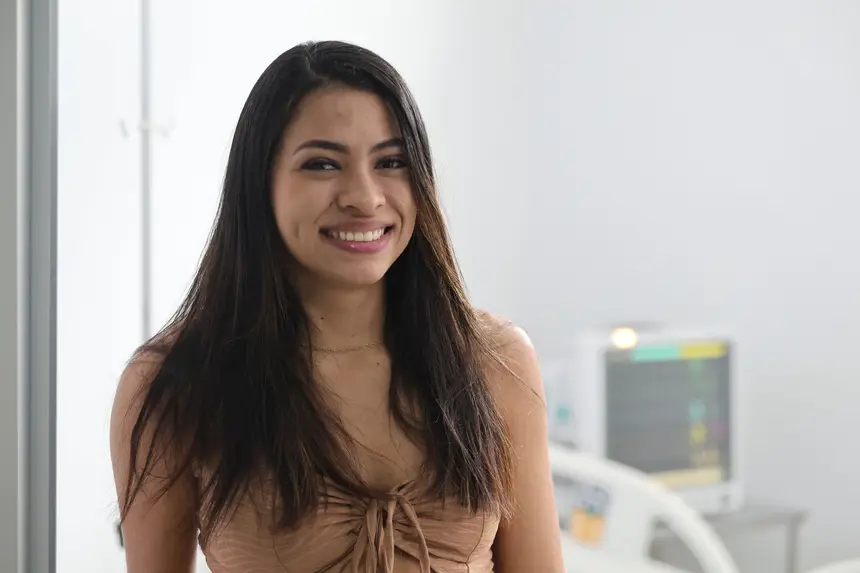 Estefane Rabelo do Nascimento - moradora <div class='credito_fotos'>Foto: Bruno Cruz / Ag. Pará &nbsp;&nbsp;|&nbsp;&nbsp; <a href='/midias/2025/originais/20251229134405-GF00025979-F00481314.jpg' download><i class='fa-solid fa-download'></i> Download</a></div>