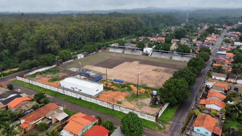 Fotos do estádio municipal
Construção de Praça
 <div class='credito_fotos'>Foto: Alexandre Costa / Ag. Pará   |   <a href='/midias/2025/originais/22714_1e28f640-627d-6877-f0e1-cb7b3176f3f3.jpg' download><i class='fa-solid fa-download'></i> Download</a></div>