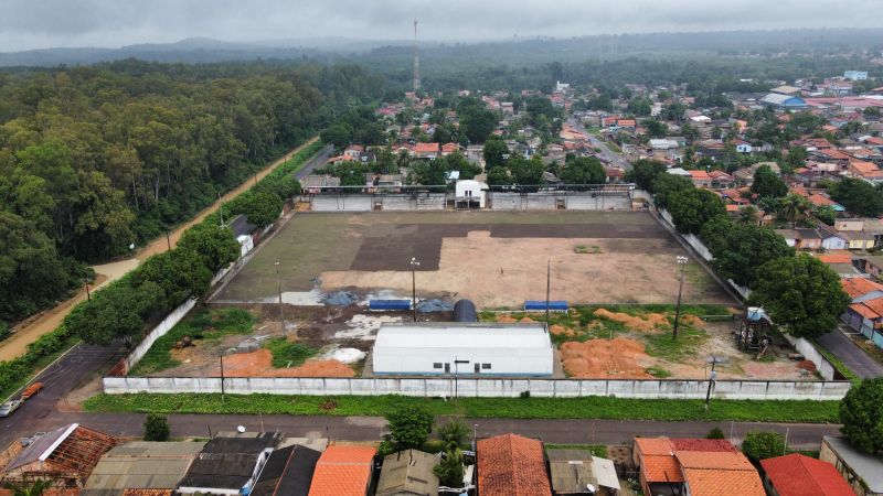 Fotos do estádio municipal
Construção de Praça
 <div class='credito_fotos'>Foto: Alexandre Costa / Ag. Pará   |   <a href='/midias/2025/originais/22714_3547faa8-c7cf-3edb-9ffa-2c49802e7899.jpg' download><i class='fa-solid fa-download'></i> Download</a></div>