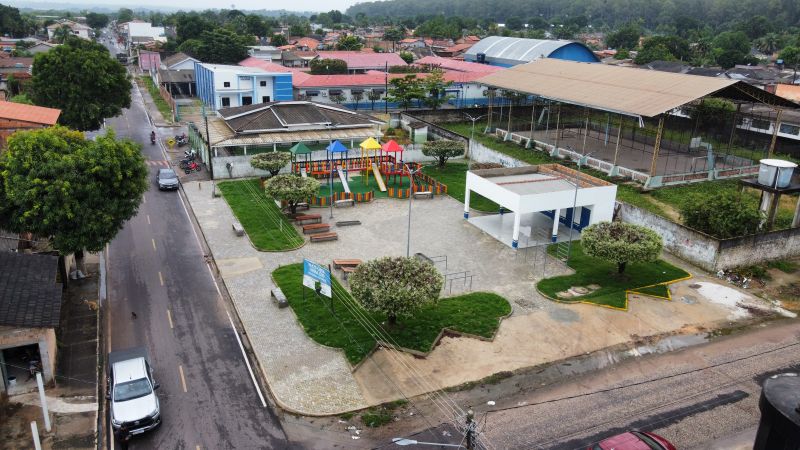 Fotos do estádio municipal
Construção de Praça
 <div class='credito_fotos'>Foto: Alexandre Costa / Ag. Pará   |   <a href='/midias/2025/originais/22714_385eba29-6cb0-42b4-3ba9-c3c89a1df706.jpg' download><i class='fa-solid fa-download'></i> Download</a></div>