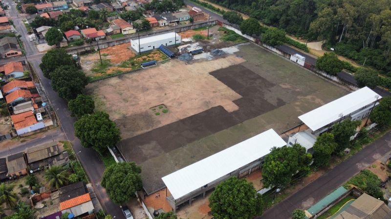 Fotos do estádio municipal
Construção de Praça
 <div class='credito_fotos'>Foto: Alexandre Costa / Ag. Pará   |   <a href='/midias/2025/originais/22714_3f4aa1b8-5e9e-7700-8739-a75ce2698a3e.jpg' download><i class='fa-solid fa-download'></i> Download</a></div>