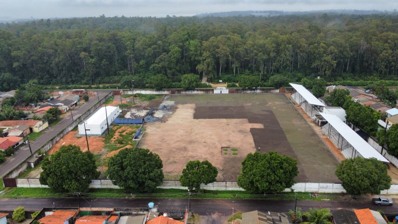 Fotos do estádio municipal
Construção de Praça
 <div class='credito_fotos'>Foto: Alexandre Costa / Ag. Pará   |   <a href='/midias/2025/originais/22714_ada077a5-4729-a92b-de69-5ec5efd17ecc.jpg' download><i class='fa-solid fa-download'></i> Download</a></div>