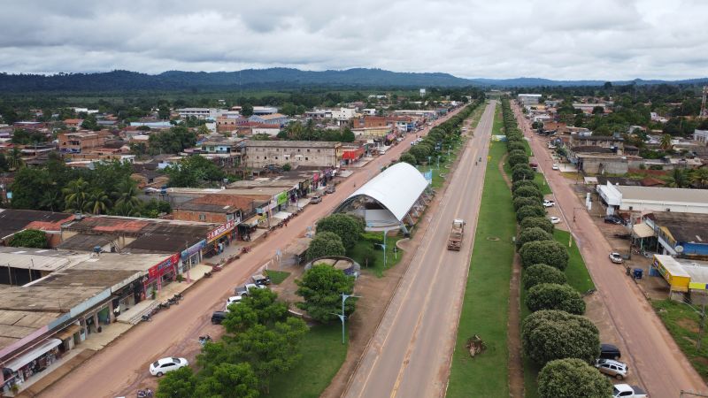 Obras do Complexo Administrativo da Prefeitura de Placas
Local: Placas
Pós-entrega Agência Banpará
 Imagens do monumento
Obras da Concha Acústica de Placas
Obras de Asfalto 
 <div class='credito_fotos'>Foto: Alexandre Costa / Ag. Pará   |   <a href='/midias/2025/originais/22715_0b891911-51d7-48d6-2120-e69a1091e883.jpg' download><i class='fa-solid fa-download'></i> Download</a></div>