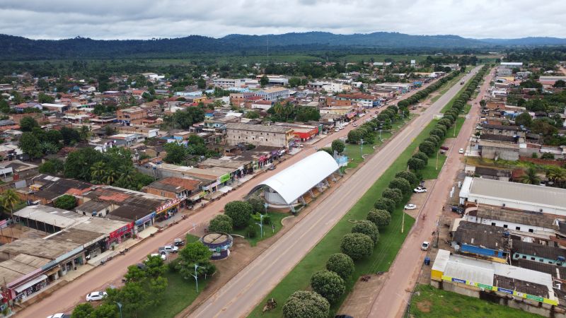 Obras do Complexo Administrativo da Prefeitura de Placas
Local: Placas
Pós-entrega Agência Banpará
 Imagens do monumento
Obras da Concha Acústica de Placas
Obras de Asfalto 
 <div class='credito_fotos'>Foto: Alexandre Costa / Ag. Pará   |   <a href='/midias/2025/originais/22715_e1a0330d-cbc4-4fe1-46b3-138b4976183c.jpg' download><i class='fa-solid fa-download'></i> Download</a></div>