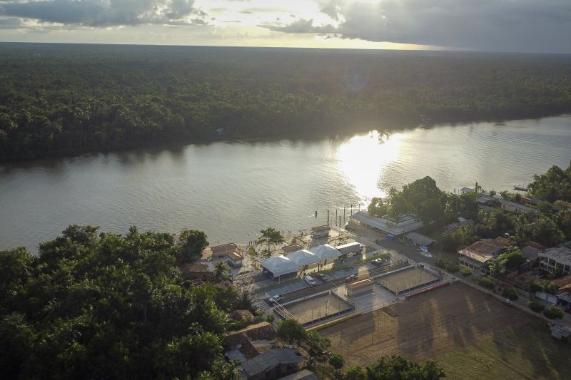 Orla de Muaná <div class='credito_fotos'>Foto: Augusto Miranda / Ag. Pará   |   <a href='/midias/2025/originais/22716_181dfadb-f524-0701-83e2-f7418be60080.jpg' download><i class='fa-solid fa-download'></i> Download</a></div>