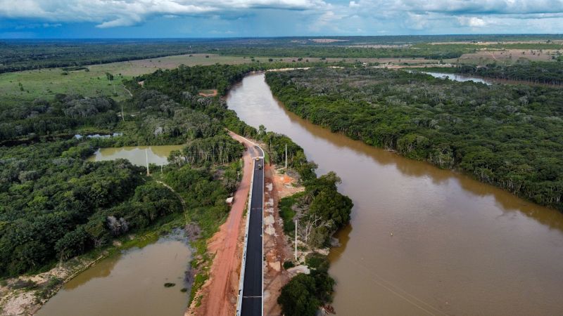  Ponte sobre o Alto Rio Capim, na Rodovia PA-256, que liga os municípios de Ipixuna do Pará e Paragominas, no nordeste paraense

PAULO CEZAR/AGENCIA PRÁ <div class='credito_fotos'>Foto: Paulo Cézar / Ag. Pará   |   <a href='/midias/2025/originais/22724_1a6f17dc-7059-9394-a8d3-df6fe612ed3a.jpg' download><i class='fa-solid fa-download'></i> Download</a></div>