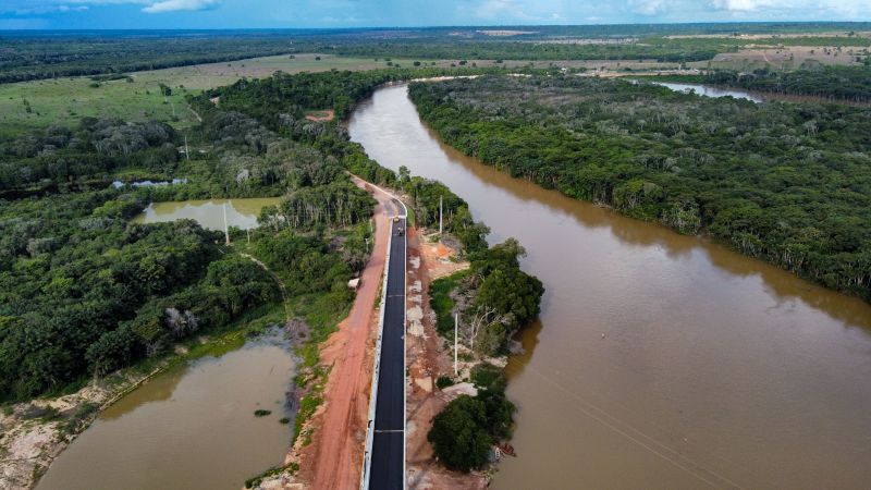  Ponte sobre o Alto Rio Capim, na Rodovia PA-256, que liga os municípios de Ipixuna do Pará e Paragominas, no nordeste paraense

PAULO CEZAR/AGENCIA PRÁ <div class='credito_fotos'>Foto: Paulo Cézar / Ag. Pará   |   <a href='/midias/2025/originais/22724_21ec1781-0f86-5cc9-ac3c-4fa28f09a455.jpg' download><i class='fa-solid fa-download'></i> Download</a></div>