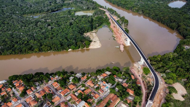  Ponte sobre o Alto Rio Capim, na Rodovia PA-256, que liga os municípios de Ipixuna do Pará e Paragominas, no nordeste paraense

PAULO CEZAR/AGENCIA PRÁ <div class='credito_fotos'>Foto: Paulo Cézar / Ag. Pará   |   <a href='/midias/2025/originais/22724_3244ad0d-1af6-211e-b94d-92cb618ad8d5.jpg' download><i class='fa-solid fa-download'></i> Download</a></div>