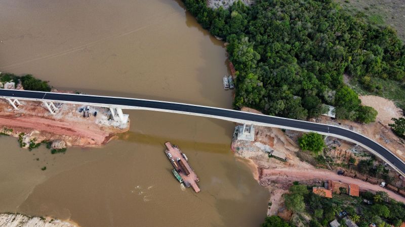  Ponte sobre o Alto Rio Capim, na Rodovia PA-256, que liga os municípios de Ipixuna do Pará e Paragominas, no nordeste paraense

PAULO CEZAR/AGENCIA PRÁ <div class='credito_fotos'>Foto: Paulo Cézar / Ag. Pará   |   <a href='/midias/2025/originais/22724_db9a2435-0359-a281-1aff-063e27f007ca.jpg' download><i class='fa-solid fa-download'></i> Download</a></div>