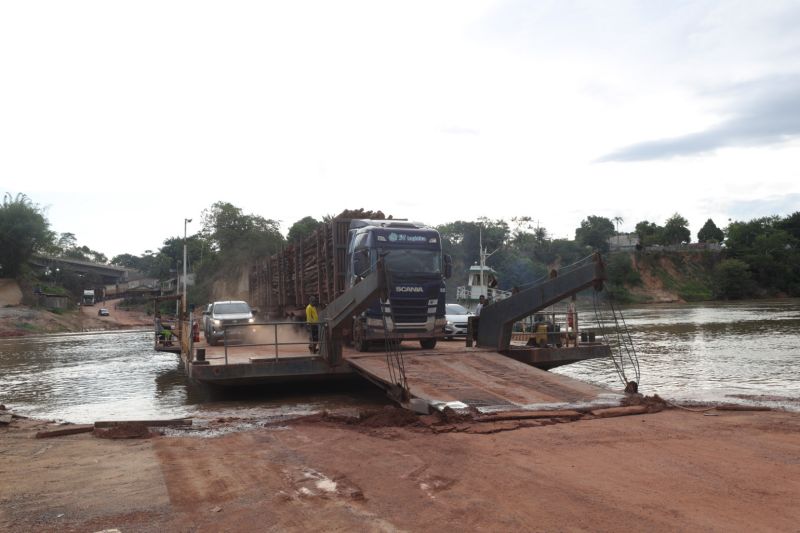  Ponte sobre o Alto Rio Capim, na Rodovia PA-256, que liga os municípios de Ipixuna do Pará e Paragominas, no nordeste paraense <div class='credito_fotos'>Foto: Alex Ribeiro / Ag. Pará   |   <a href='/midias/2025/originais/22725_1eeb3a97-3fd5-c9a0-4d08-f7d57705309e.jpg' download><i class='fa-solid fa-download'></i> Download</a></div>