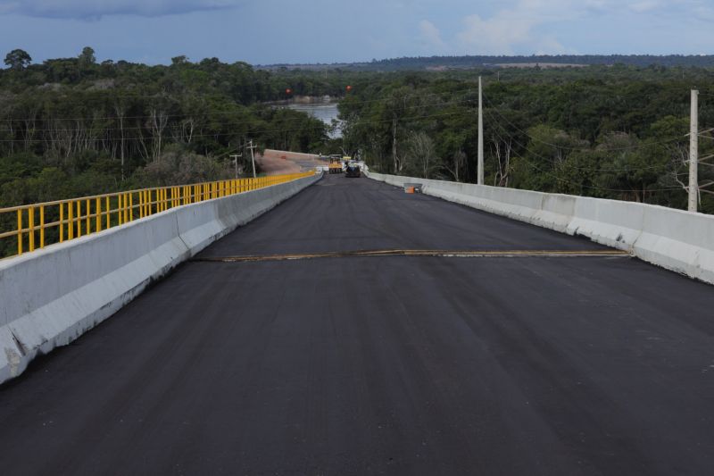  Ponte sobre o Alto Rio Capim, na Rodovia PA-256, que liga os municípios de Ipixuna do Pará e Paragominas, no nordeste paraense <div class='credito_fotos'>Foto: Alex Ribeiro / Ag. Pará   |   <a href='/midias/2025/originais/22725_210902cd-e77d-057c-42d3-c2aefa4f80c8.jpg' download><i class='fa-solid fa-download'></i> Download</a></div>